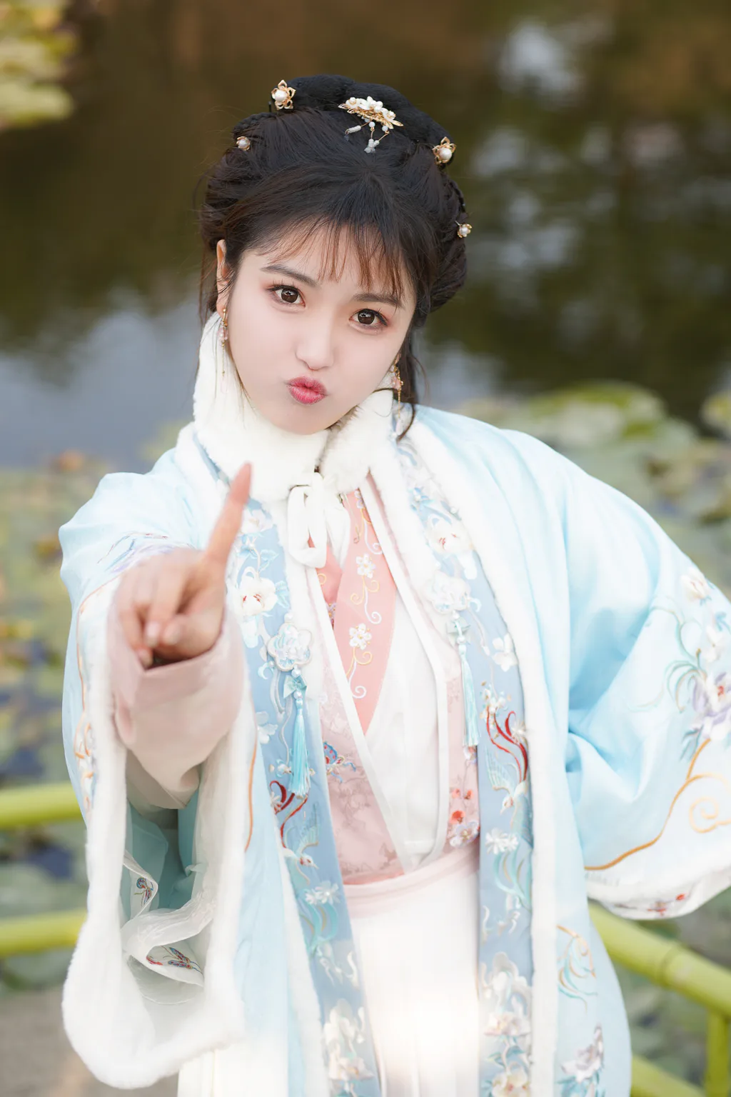 [YITUYU艺图语]2023.01.06 岁岁年年 -炸鸡冰可乐-[22+1P/404MB]插图1