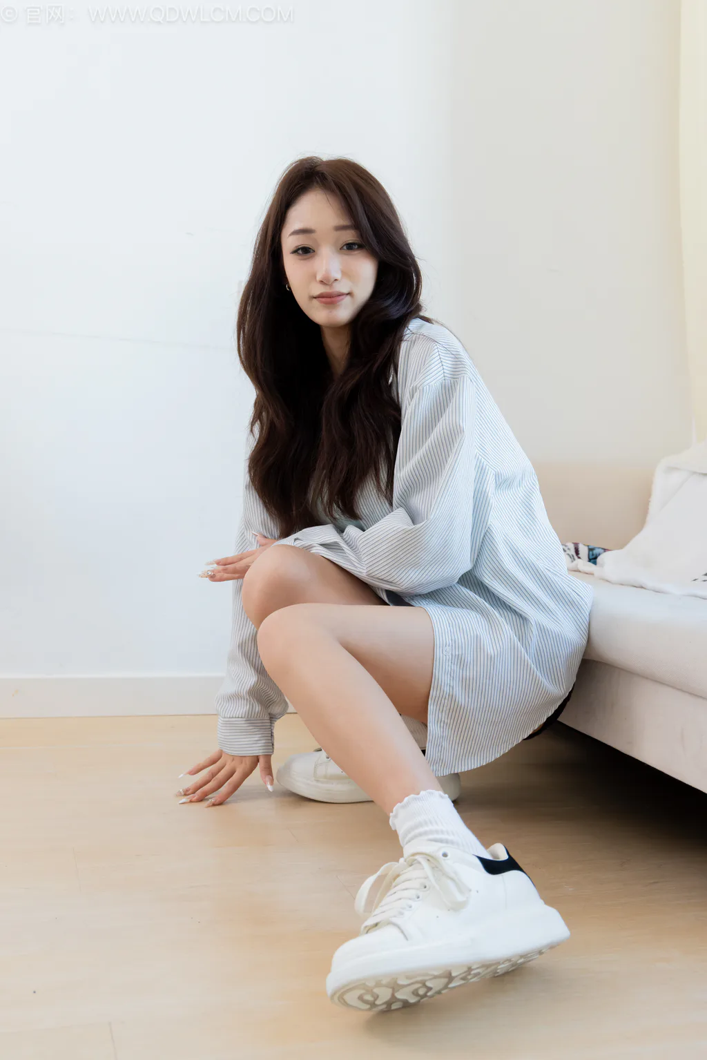 勿恋传媒 NO.2569 半夏-板鞋、纯白棉袜、裸足[149P/1V/3.29GB]插图2