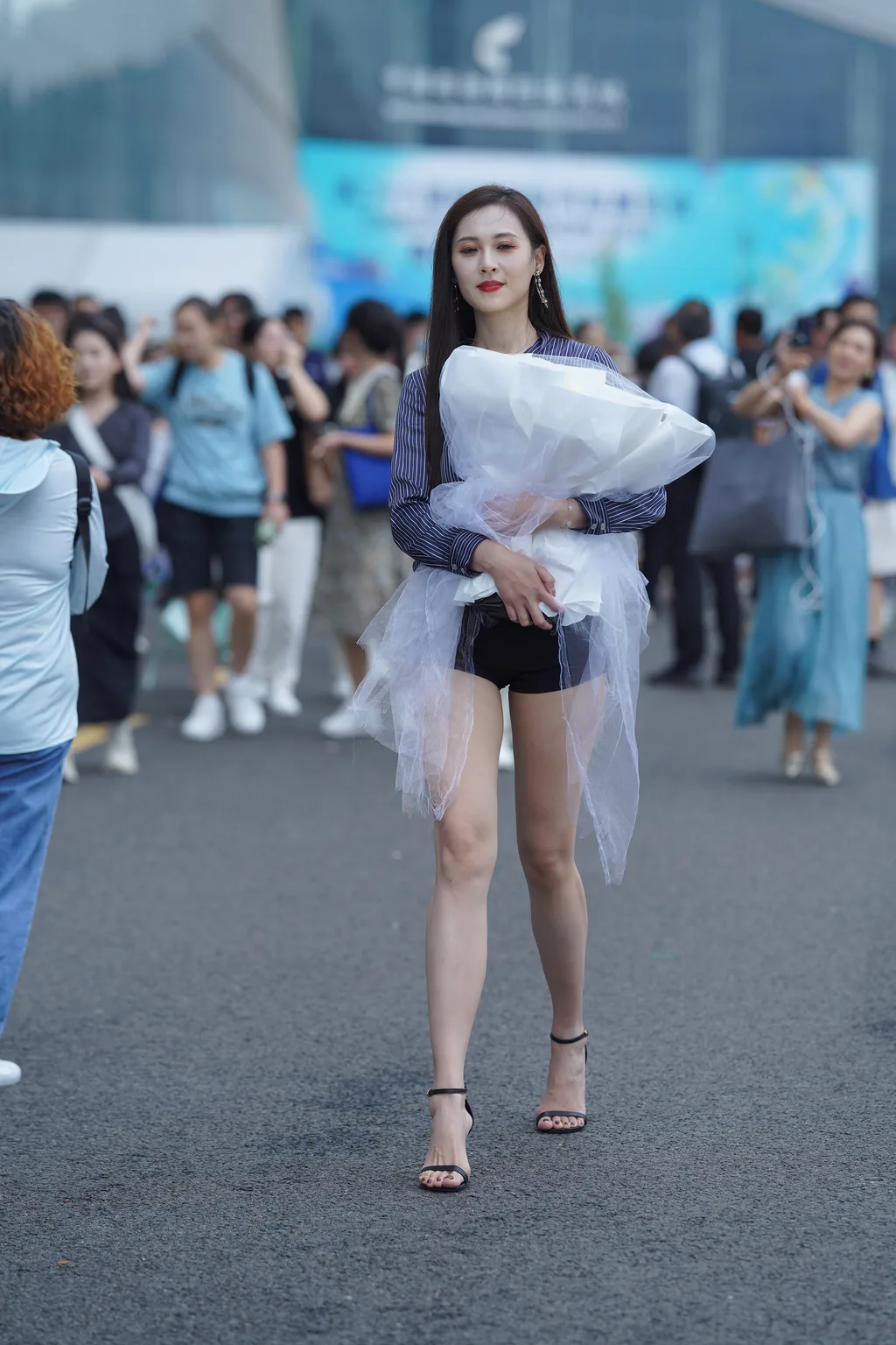 精选街拍作品 NO.6465 黑色短裤大长腿[124P/221MB]插图2