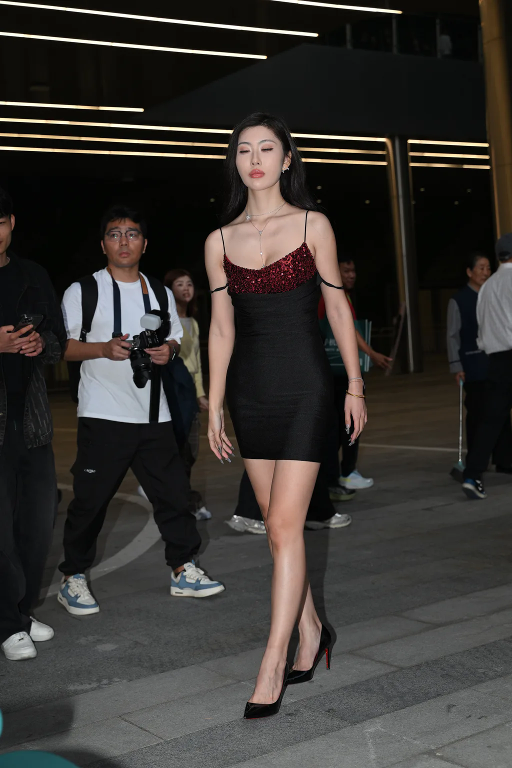 精选街拍作品 NO.6515 大镁钕网荭叶濛雨[85P/120MB]插图2