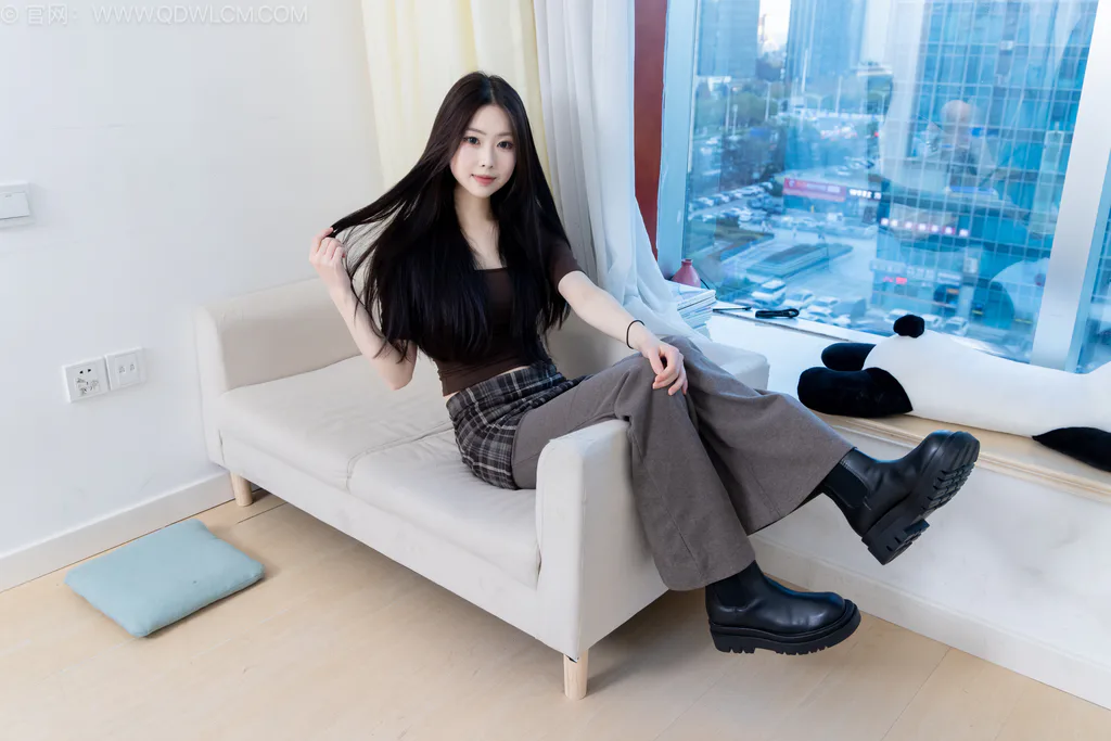 勿恋传媒 NO.2573 小羊-短靴、薄灰丝、裤里丝[157P/1V/4.21GB]插图2