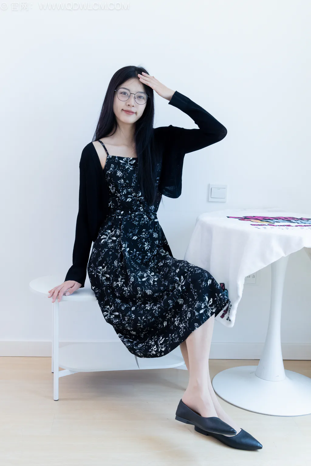 勿恋传媒 NO.2580 茯苓-平底鞋、薄肉丝、裸足[150P/1V/4.88GB]插图2