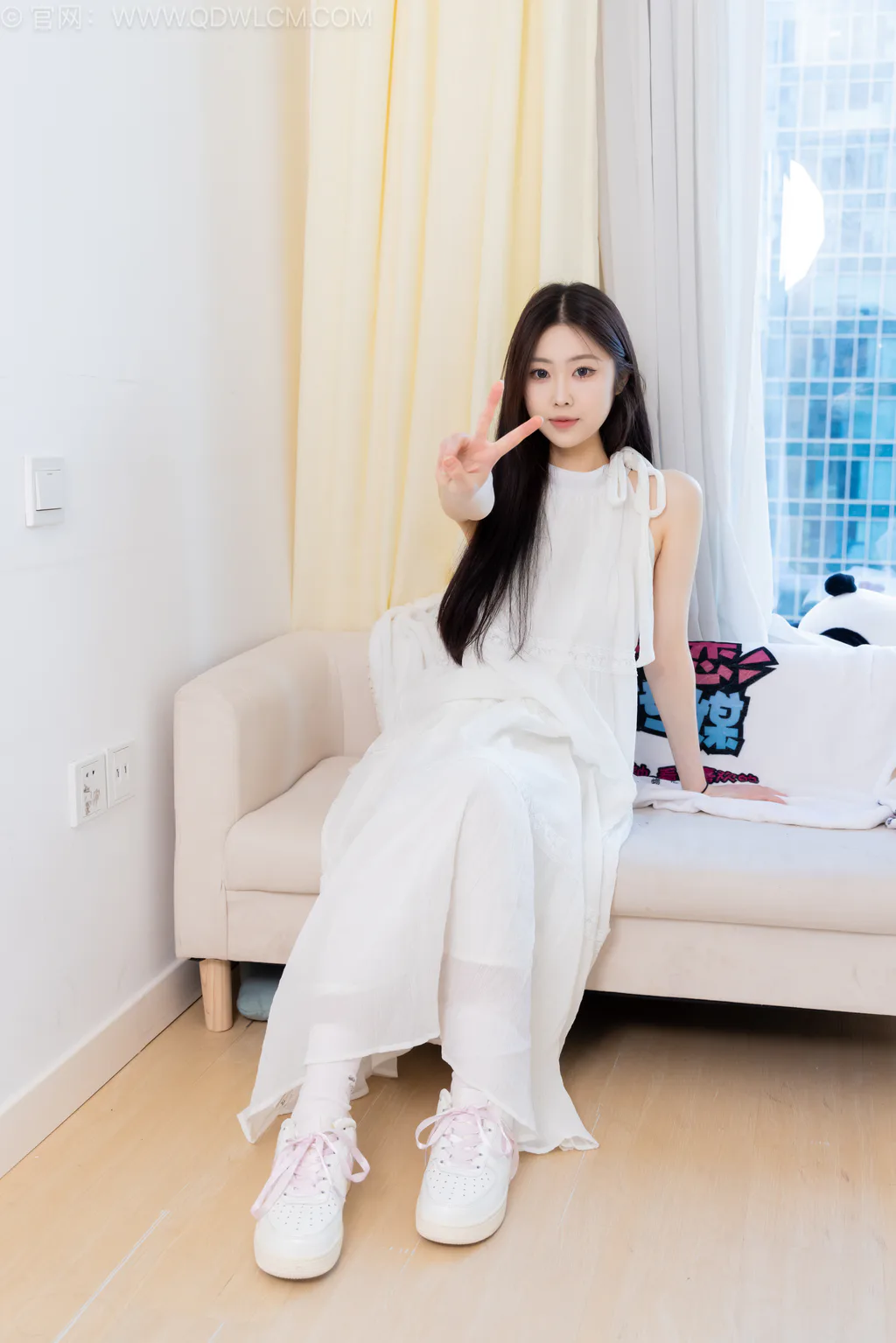 勿恋传媒 NO.2568 小羊-板鞋、白棉袜、裸足[153P/1V/3.32GB]插图2