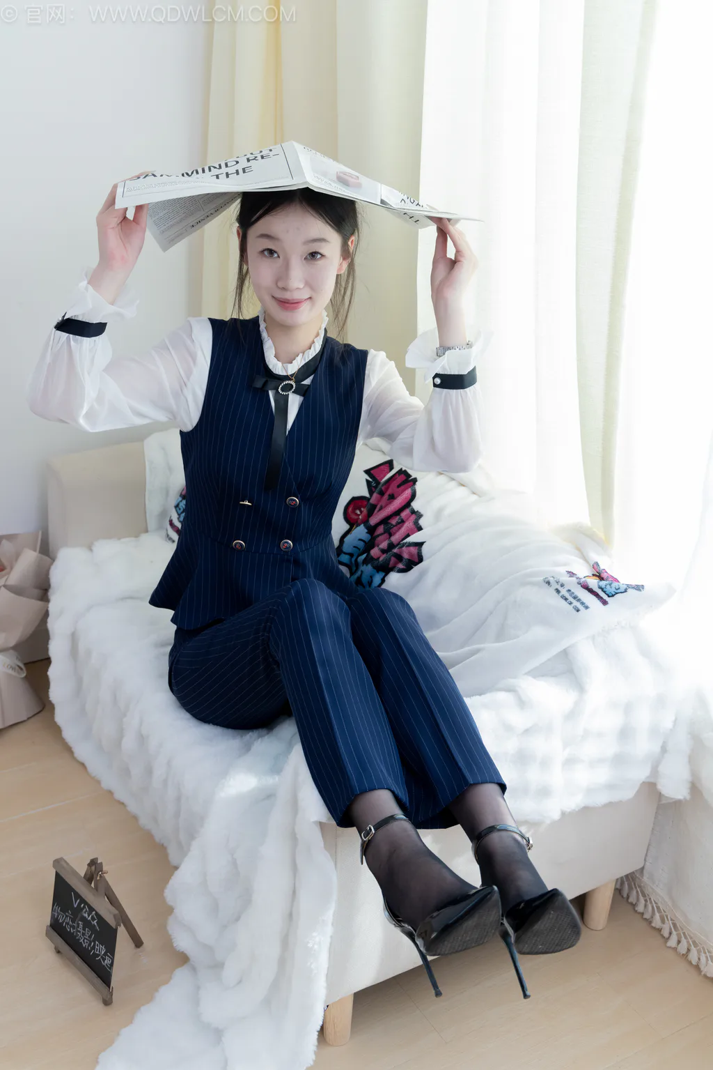 勿恋传媒 NO.2578 水密桃-高跟鞋、薄黑丝、银行至服、裤里丝[157P/1V/4.09GB]插图2