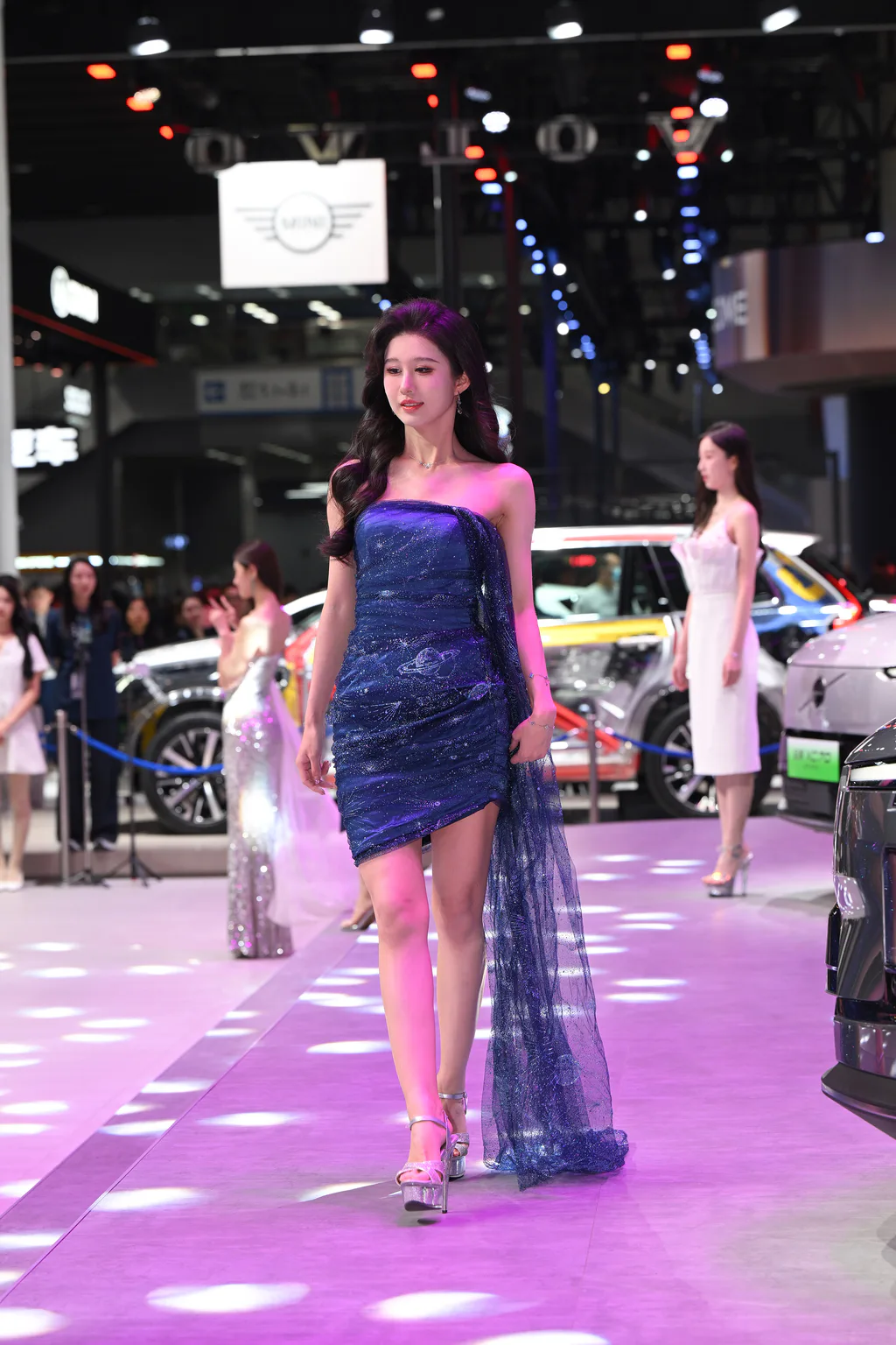 精选街拍作品 NO.6546 网荭婕妤镁足[181P/350MB]插图3