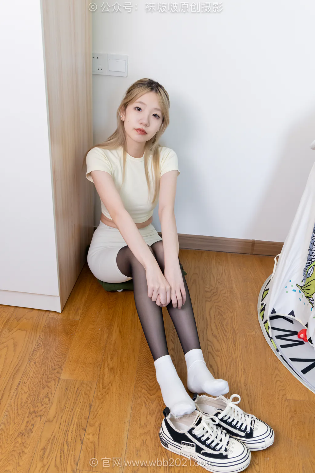 [BoBoSocks袜啵啵]NO.636 小甜豆-帆布鞋、纯白棉袜、薄黑丝、裸足[178P/1V/8.30GB]插图2