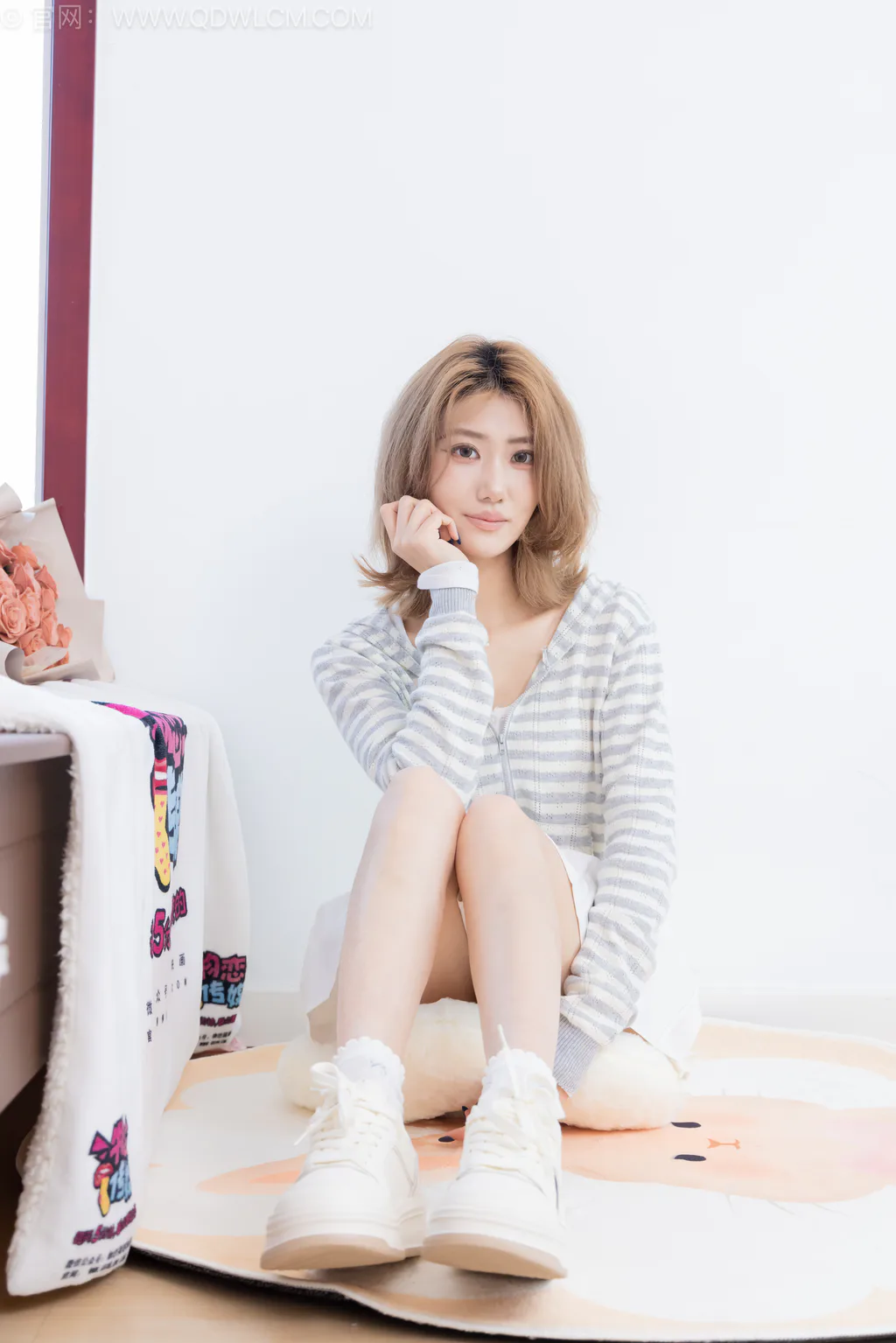 勿恋传媒 NO.2571 灵儿-板鞋、白棉袜、裸足[154P/1V/3.50GB]插图2