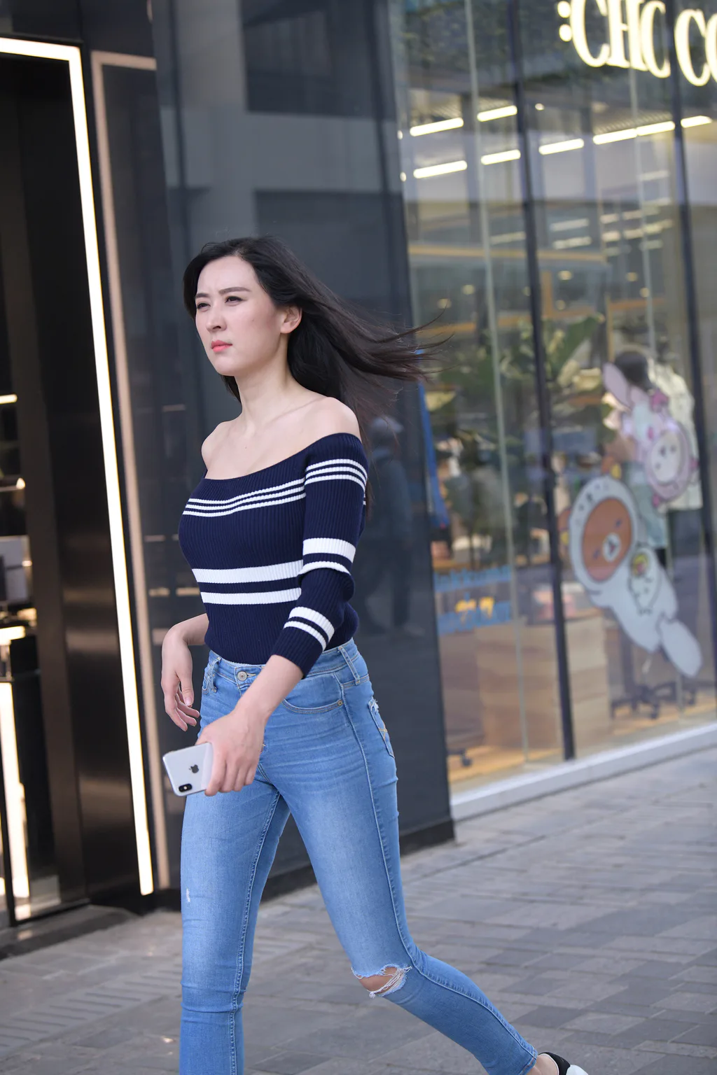 精选街拍作品 NO.6563 一字肩牛仔裤搭配[69P/107MB]插图