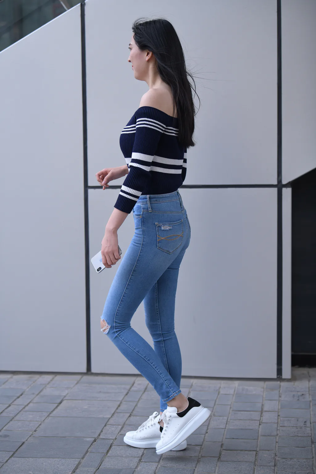 精选街拍作品 NO.6563 一字肩牛仔裤搭配[69P/107MB]插图1