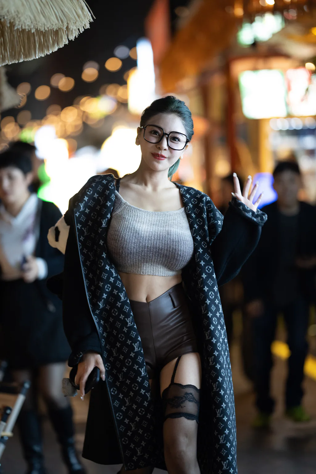 精选街拍作品 NO.6550 棕色皮短裤[84P/238MB]插图