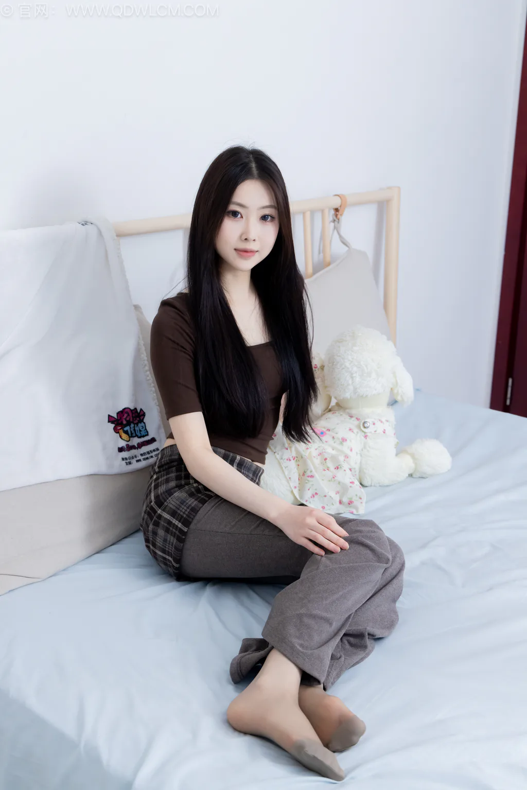 勿恋传媒 NO.2573 小羊-短靴、薄灰丝、裤里丝[157P/1V/4.21GB]插图3