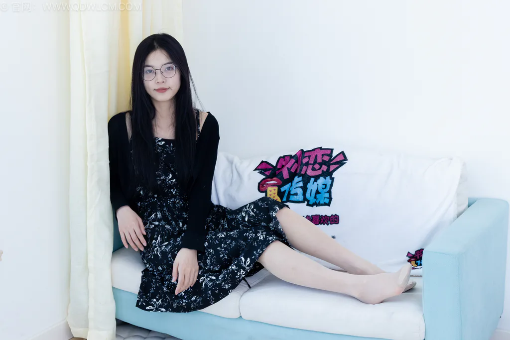 勿恋传媒 NO.2580 茯苓-平底鞋、薄肉丝、裸足[150P/1V/4.88GB]插图3