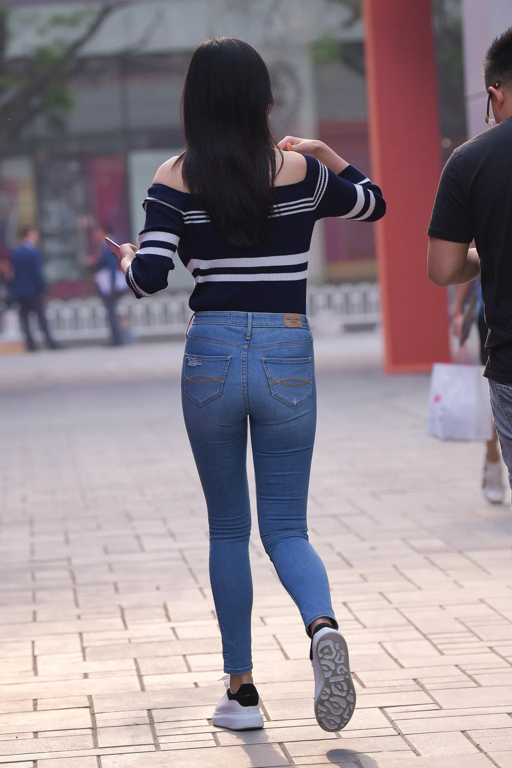 精选街拍作品 NO.6563 一字肩牛仔裤搭配[69P/107MB]插图3