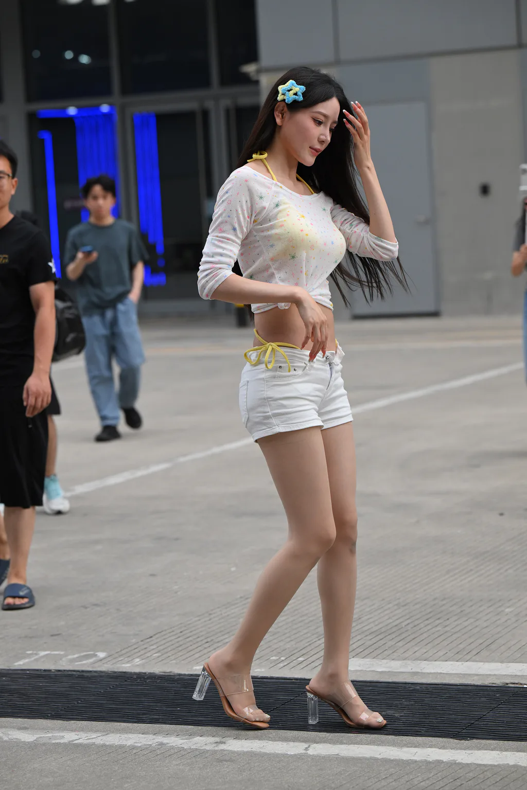 精选街拍作品 NO.6470 你的小君肉丝热裤[88P/149MB]插图