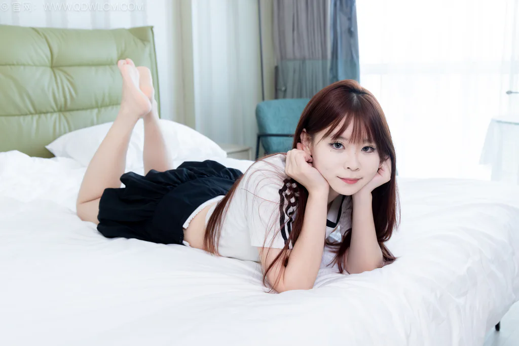 勿恋传媒 NO.2582 面面-板鞋、纯白棉袜、裸足[150P/1V/3.89GB]插图