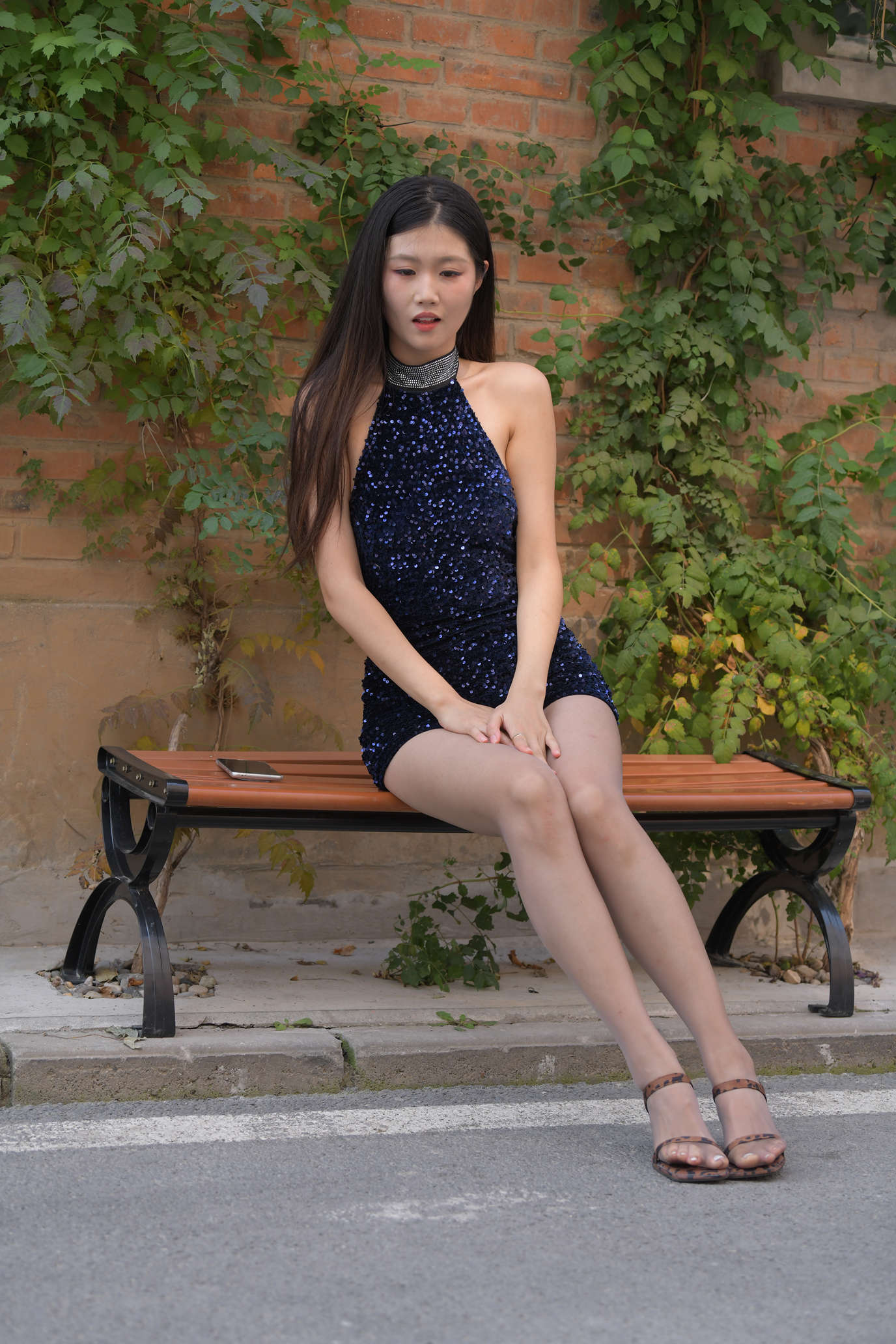 小诗03 蓝雪冰阳恋 深蓝色亮片挂脖连衣裙[687P/1V/33.5G]插图6