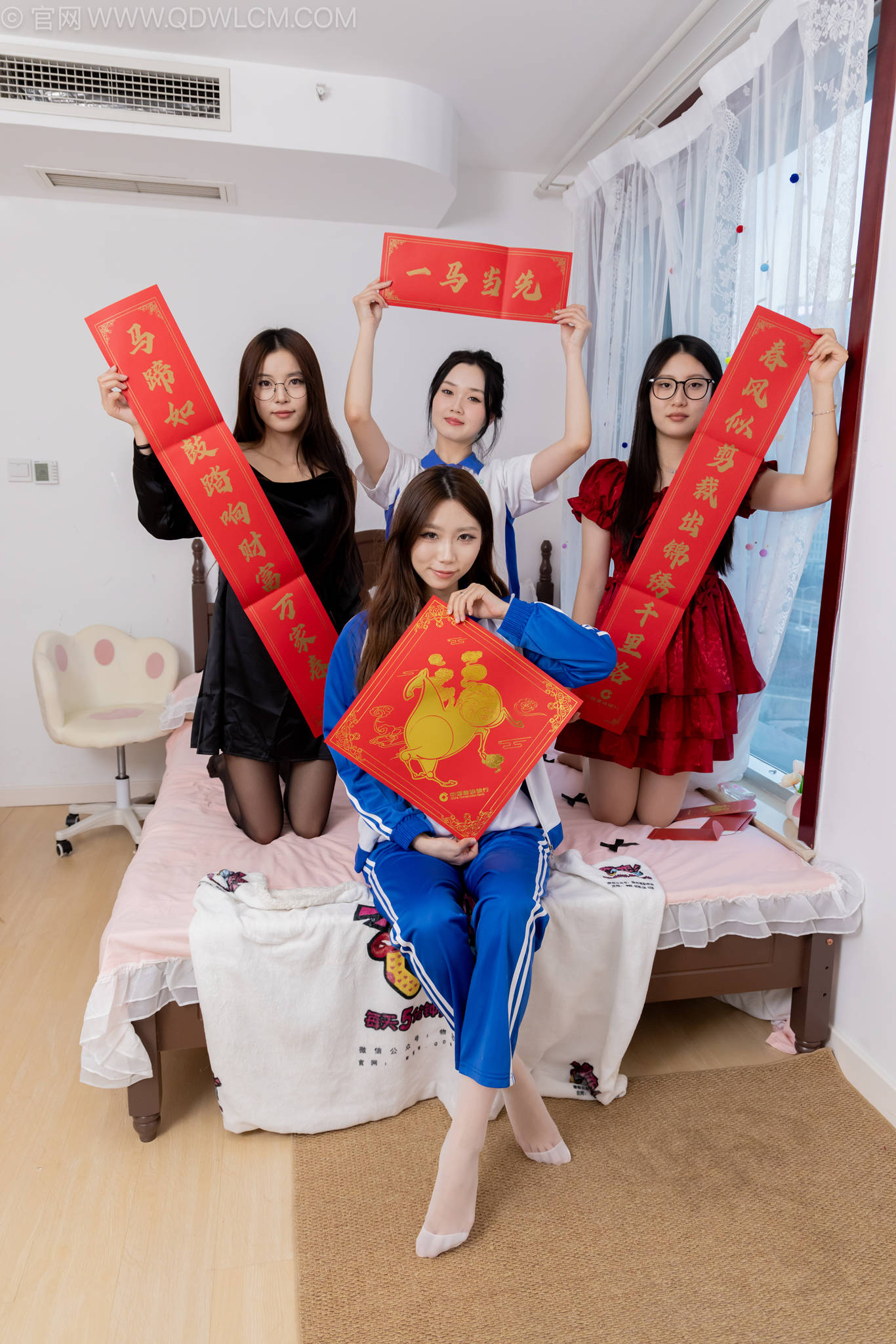 勿恋传媒2637期：茯苓泡泡橙子奶糖-两双板鞋、两双高跟鞋、短白棉袜、薄肉丝（脚尖加固款）、薄黑丝（脚尖微加固款）、薄白丝（脚尖加固款）、薄肉丝（脚尖透明款）、裤里丝、新年祝福，脚对脚，互相给脚涂婴儿油用老头乐互挠脚等剧情[178P/1V/7.64G]插图