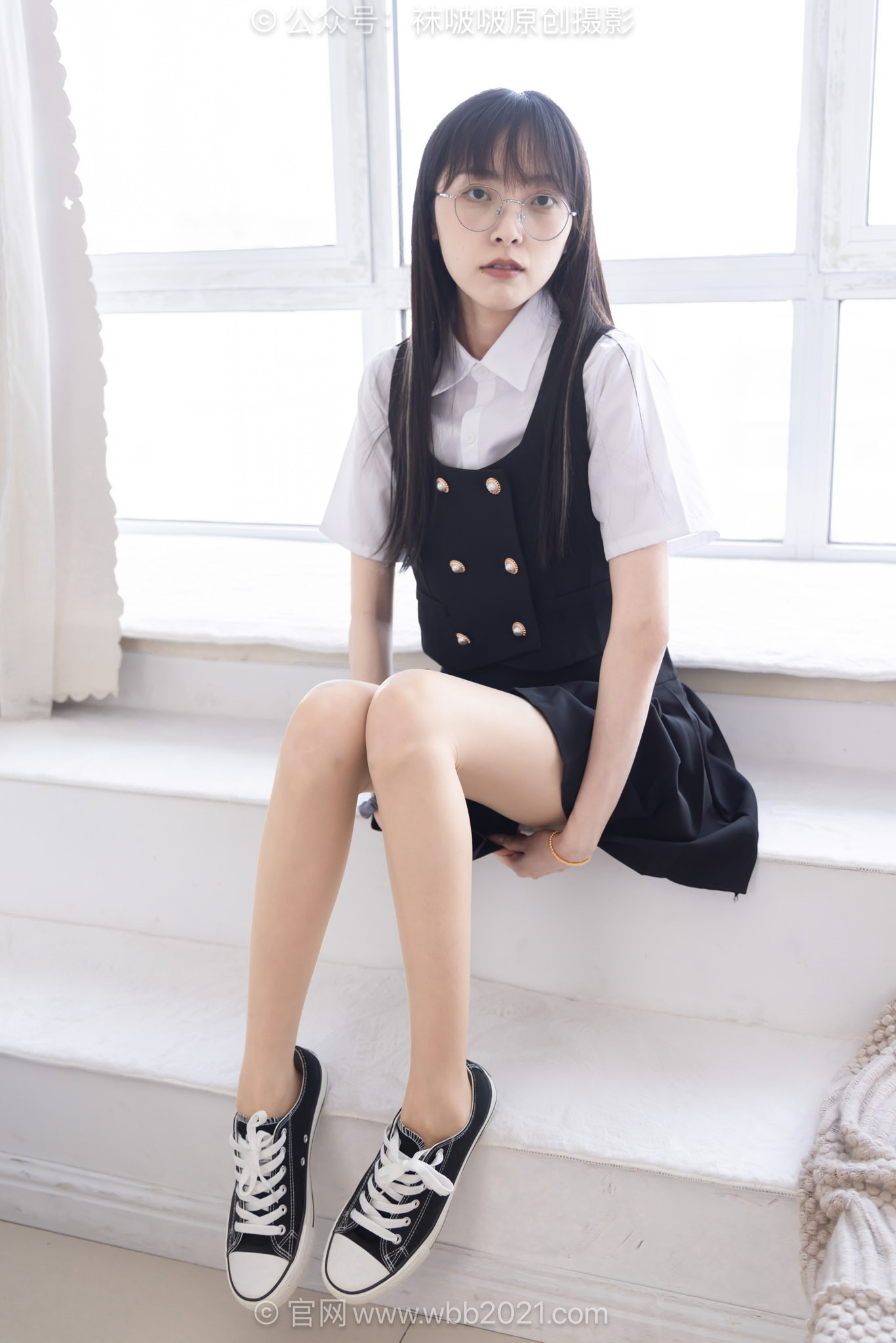 袜啵啵657花絮版稚予-板鞋、帆布鞋、油亮薄肉丝（脚尖透明款）、薄肉丝（脚尖微加固款）、裸足、jk至服、包含牛奶泡脚，踩酸奶剧情[155P/1V/4.9G]插图