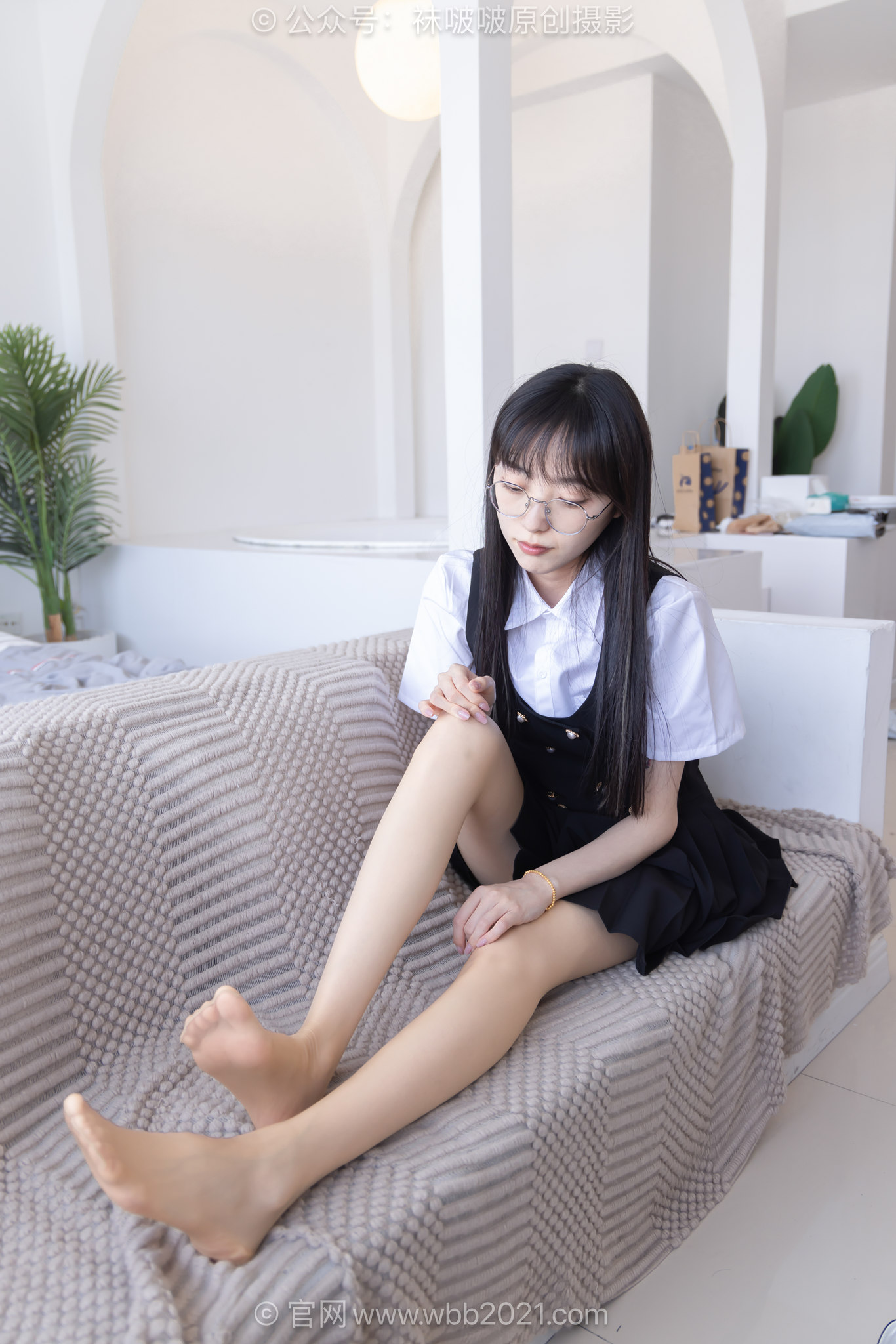 袜啵啵657花絮版稚予-板鞋、帆布鞋、油亮薄肉丝（脚尖透明款）、薄肉丝（脚尖微加固款）、裸足、jk至服、包含牛奶泡脚，踩酸奶剧情[155P/1V/4.9G]插图1