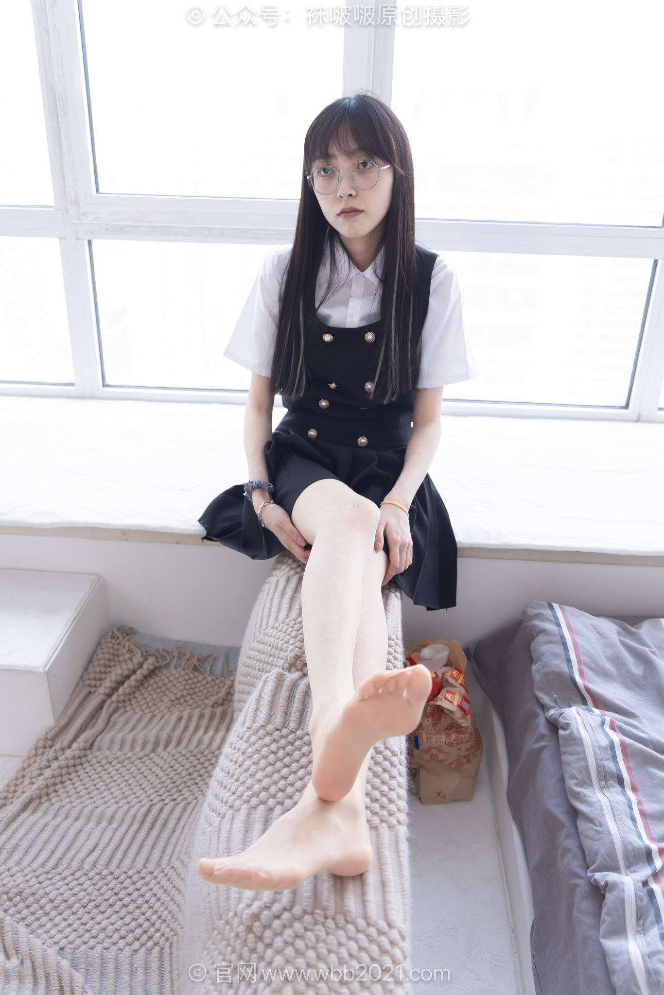 袜啵啵657花絮版稚予-板鞋、帆布鞋、油亮薄肉丝（脚尖透明款）、薄肉丝（脚尖微加固款）、裸足、jk至服、包含牛奶泡脚，踩酸奶剧情[155P/1V/4.9G]插图2