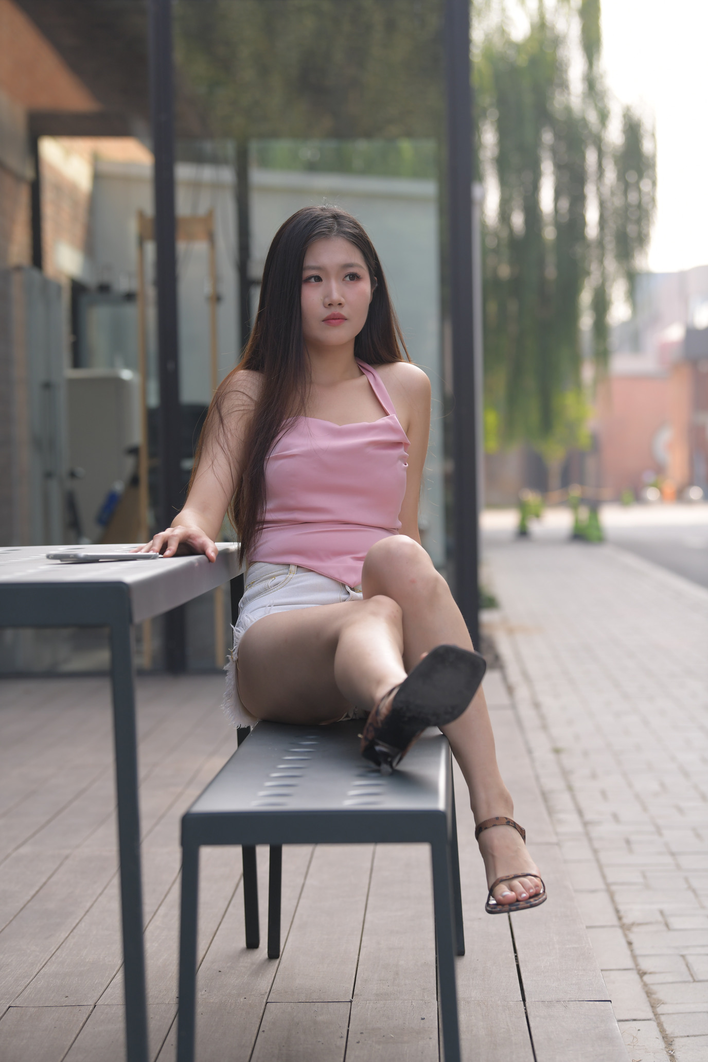 小诗04寻水的鱼粉色吊带白色破洞牛仔短裤[664P/3V/35.8G]插图