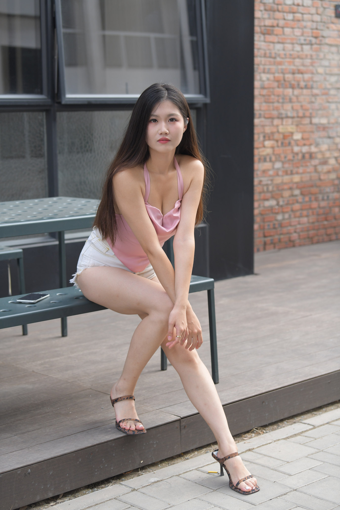 小诗04寻水的鱼粉色吊带白色破洞牛仔短裤[664P/3V/35.8G]插图3