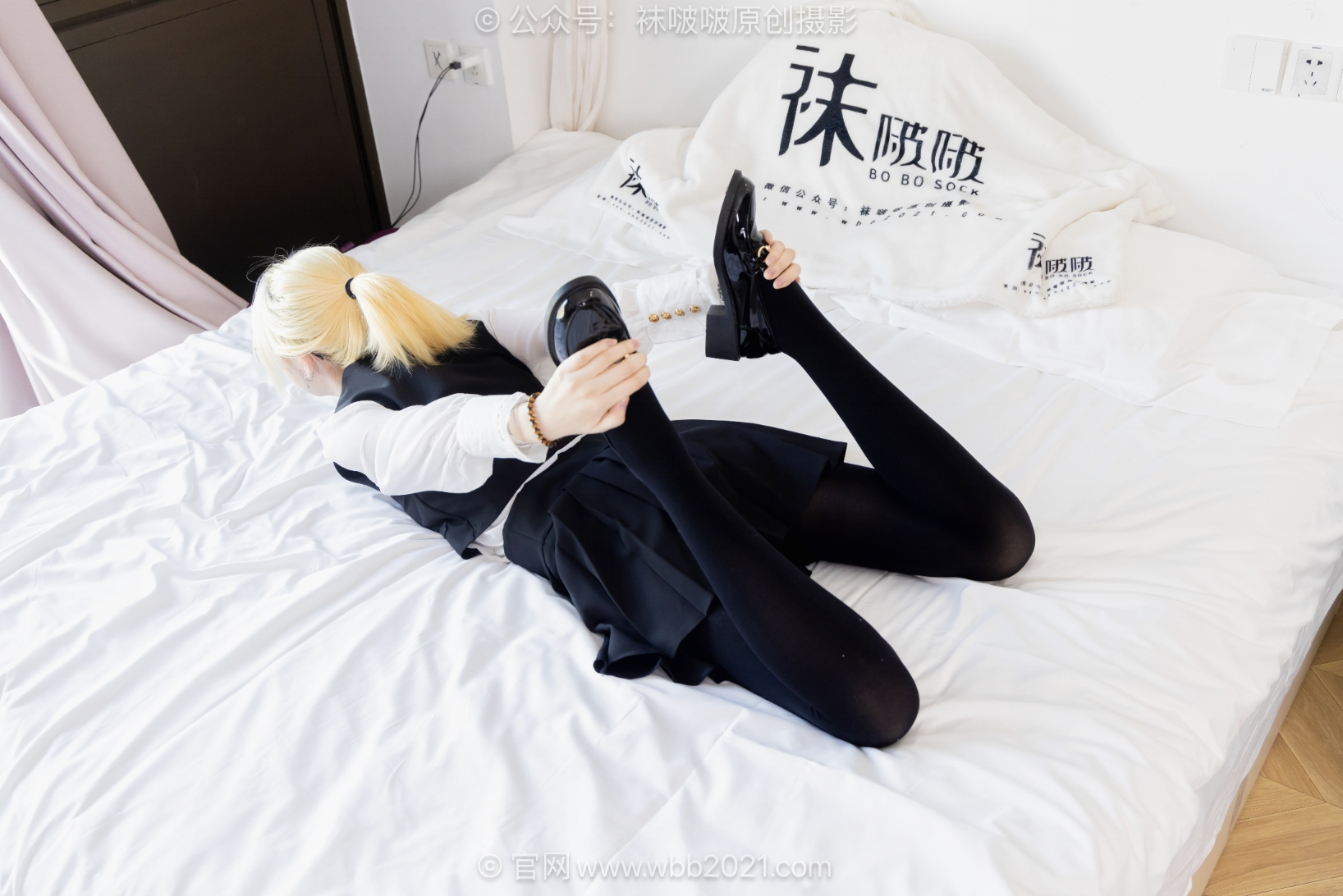 袜啵啵653期：小甜豆-皮鞋、厚黑丝、瑜伽动作、老头乐挠脚剧情（仅花絮版）[146P/1V/5.6GB]插图1
