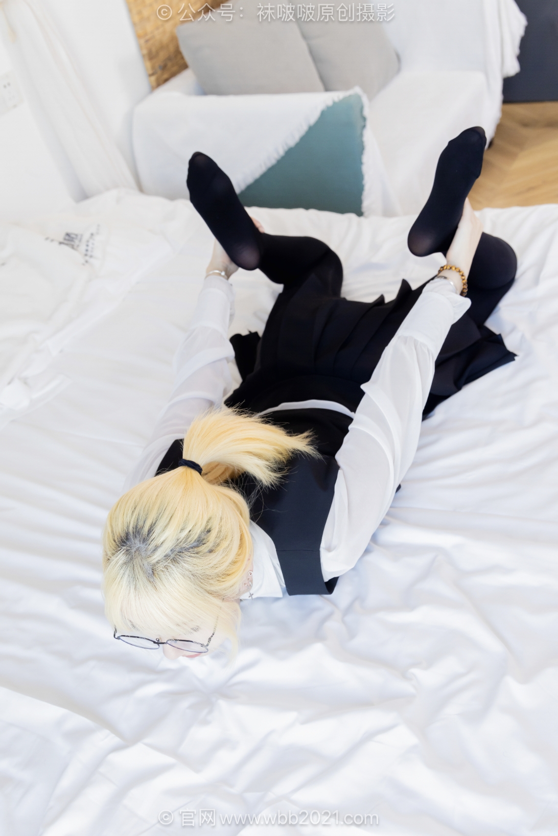 袜啵啵653期：小甜豆-皮鞋、厚黑丝、瑜伽动作、老头乐挠脚剧情（仅花絮版）[146P/1V/5.6GB]插图5