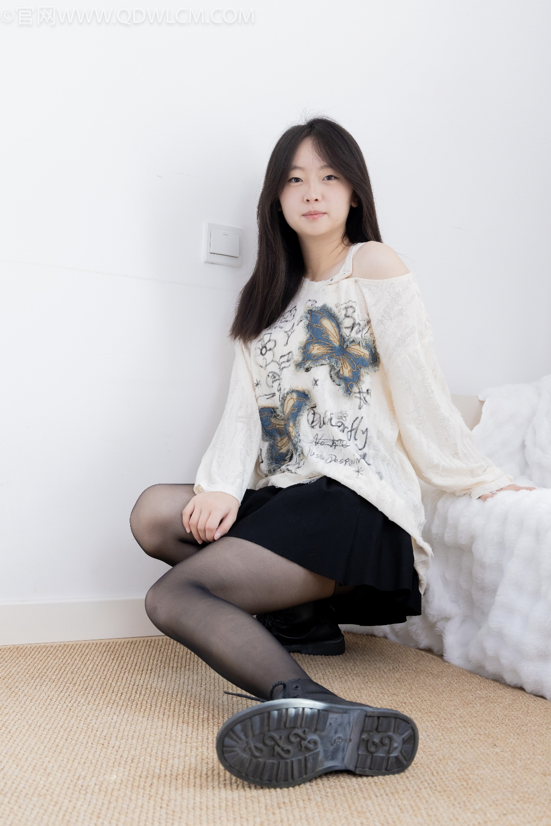 勿恋传媒2608期：萌萌-马丁靴、薄黑丝（脚尖加固款）[143P/1V/4.18GB]插图3