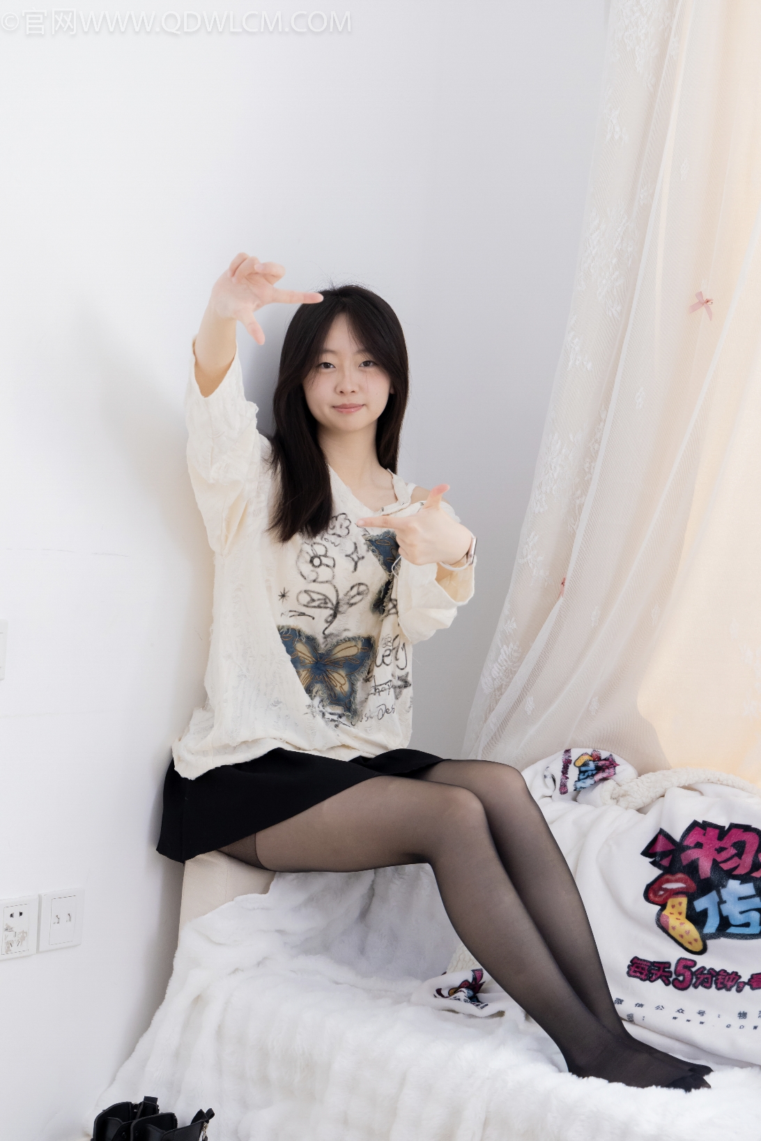 勿恋传媒2608期：萌萌-马丁靴、薄黑丝（脚尖加固款）[143P/1V/4.18GB]插图2