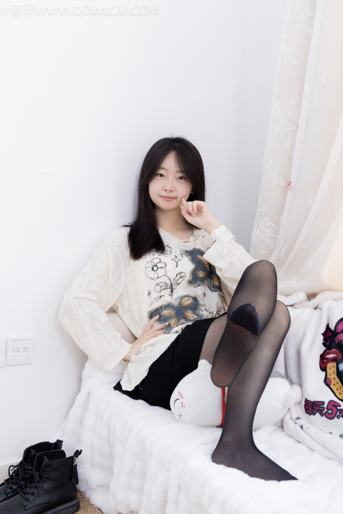 勿恋传媒2608期：萌萌-马丁靴、薄黑丝（脚尖加固款）[143P/1V/4.18GB]插图1