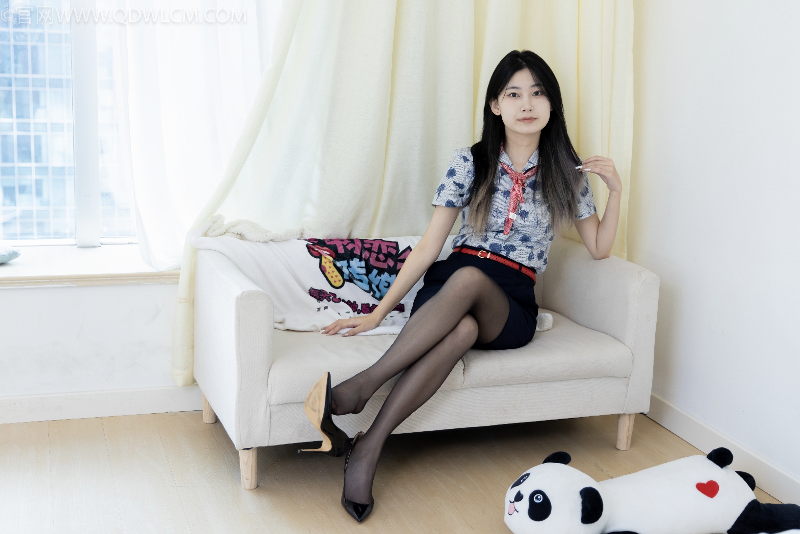 勿恋传媒2610期：贝壳-空姐至服、两双高跟鞋、薄黑丝（脚尖微加固款）、薄肉丝（脚尖微加固款）[158P/1V/3.85GB]插图1