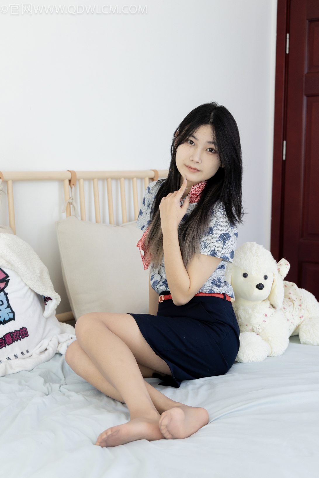 勿恋传媒2610期：贝壳-空姐至服、两双高跟鞋、薄黑丝（脚尖微加固款）、薄肉丝（脚尖微加固款）[158P/1V/3.85GB]插图5