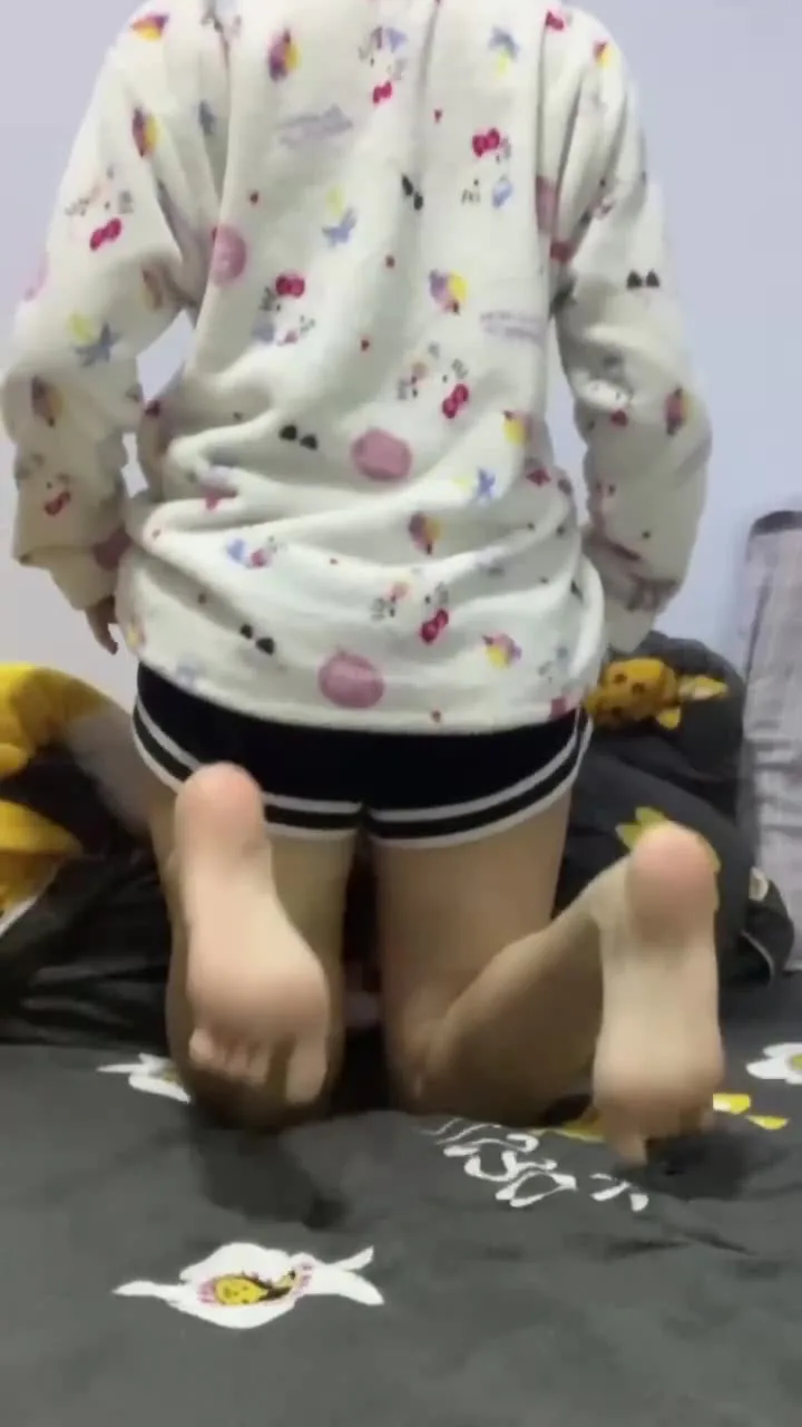 脚模面试脸足同框套路系列-221 小网荭睡衣 [21V/244M]插图