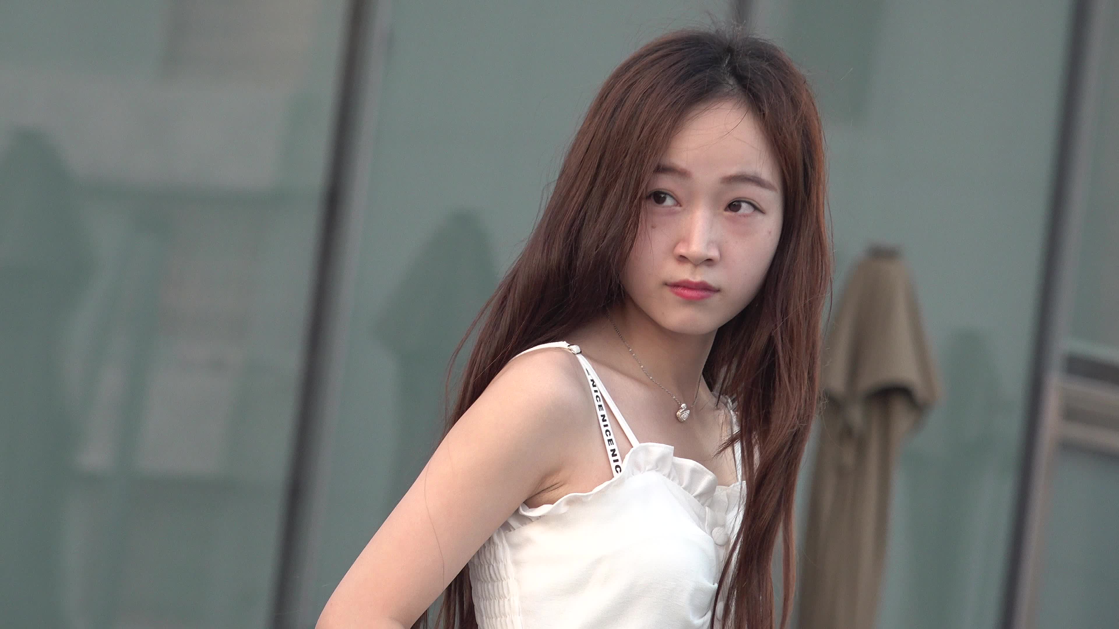 街拍白色连衣裙小解解高跟凉鞋裸足[1V/3.78G]插图7