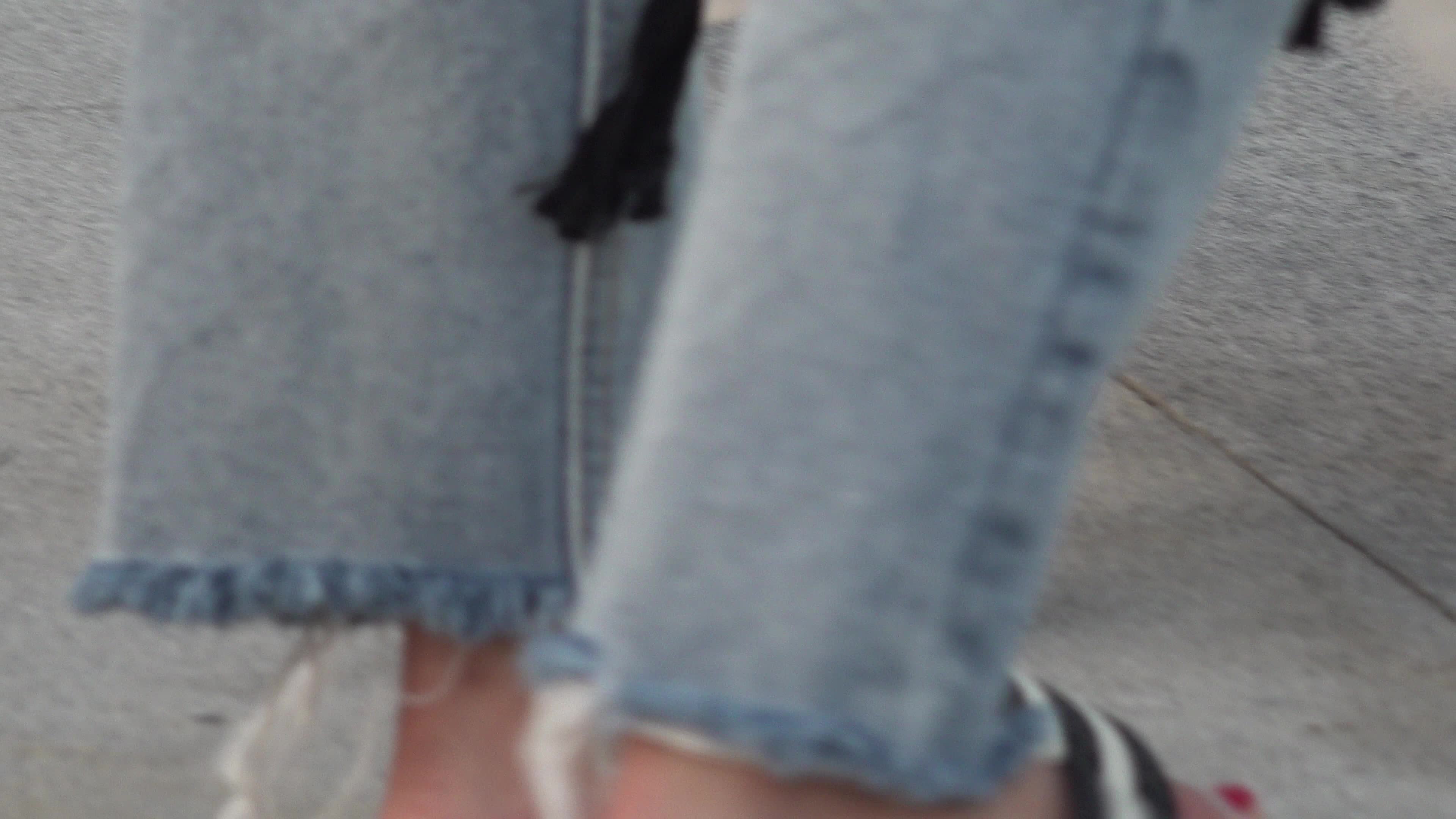 街拍白色连衣裙小解解高跟凉鞋裸足[1V/3.78G]插图5