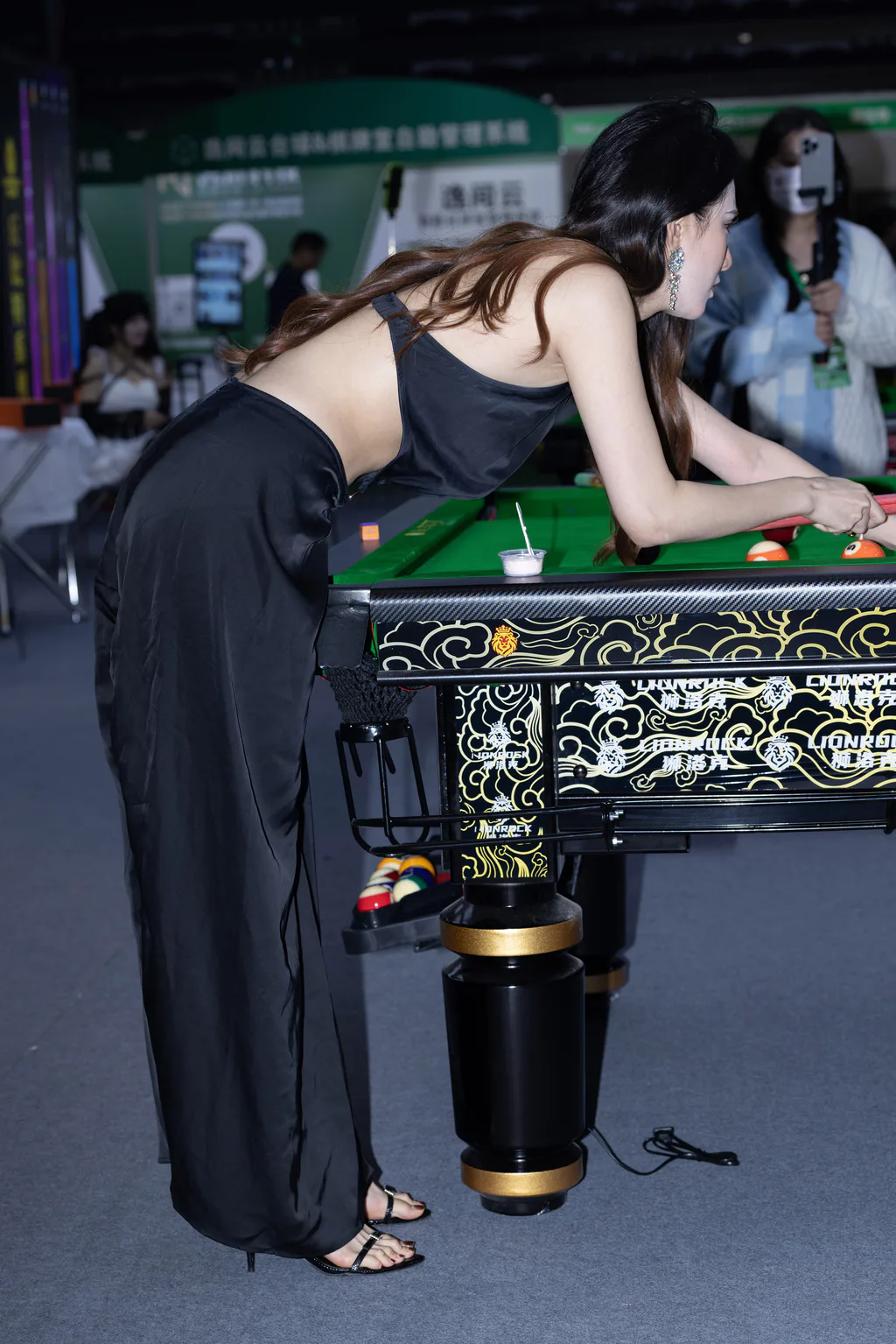 精选街拍作品 NO.6677 黑色长裙美背[100P/155MB]插图1