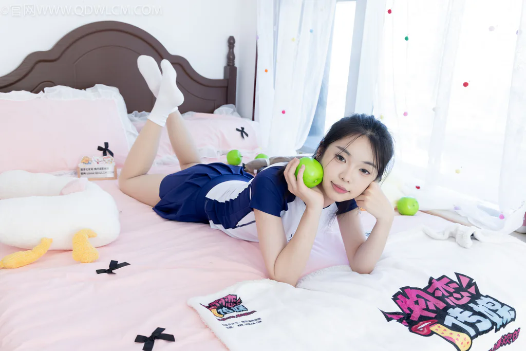 勿恋传媒 NO.2596 青提-帆布鞋、白棉袜、薄肉丝[139P/1V/3.91GB]插图1