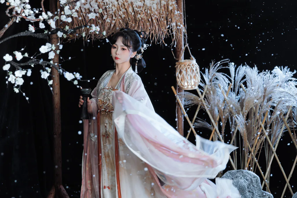 [YITUYU艺图语]2023.03.05 风雪等归人 阡墨红尘[21+1P/472MB]插图3