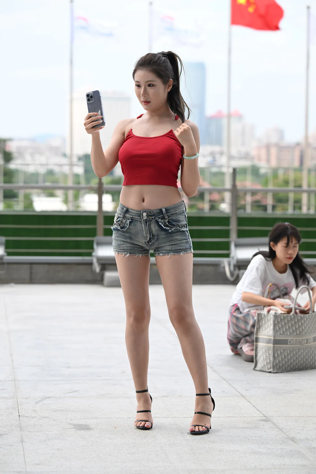 精选街拍作品 NO.6661 热裤美腿镁足镁钕[136P/194MB]插图1