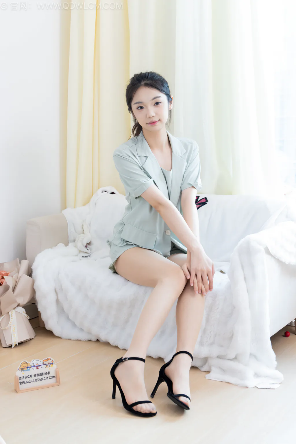 勿恋传媒 NO.2606 青提-三双高跟鞋、薄肉丝、裸足[154P/1V/6.56GB]插图1