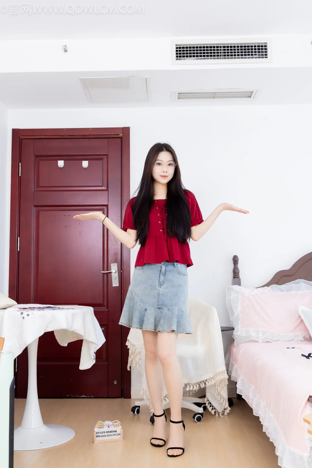 勿恋传媒 NO.2607 小羊-三双高跟凉鞋、薄肉丝、裸足[160P/1V/6.98GB]插图1