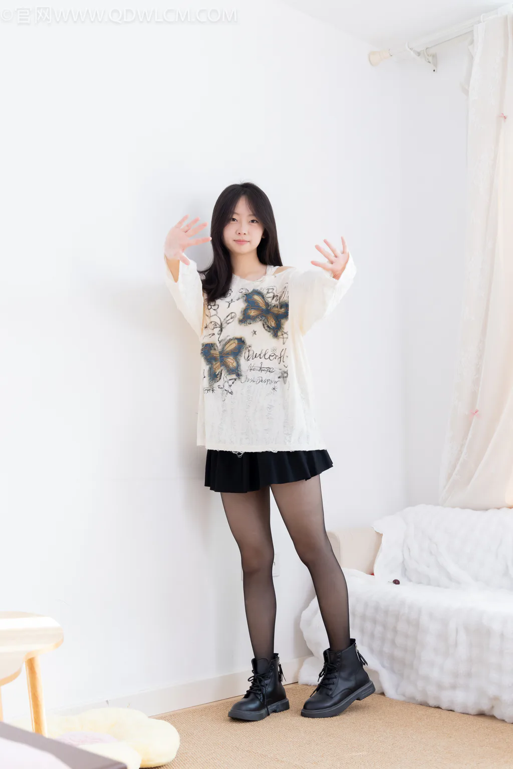 勿恋传媒 NO.2608 萌萌-马丁靴、薄黑丝[143P/1V/4.18GB]插图1