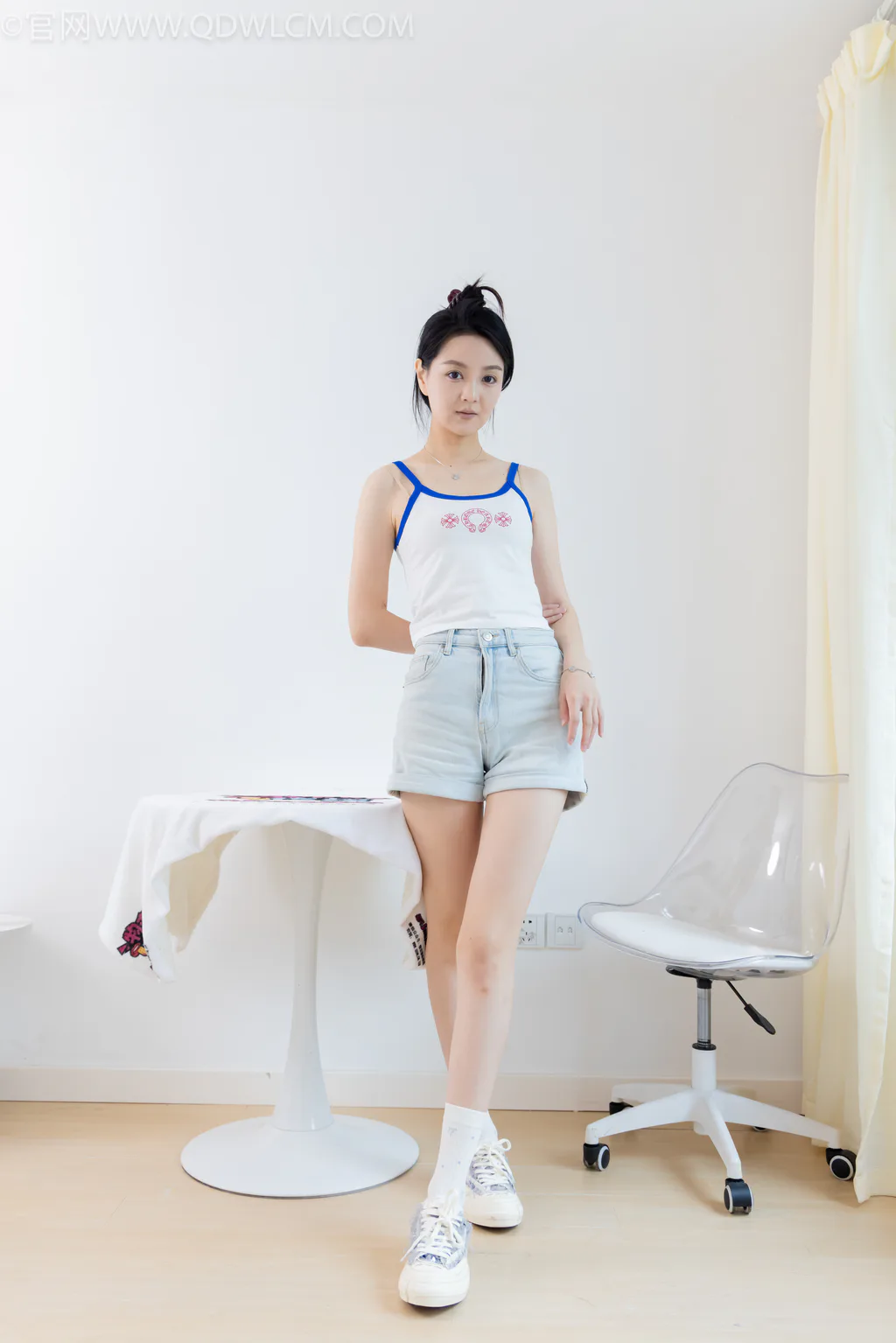 勿恋传媒 NO.2619 小熊-帆布鞋、白棉袜、裸足[148P/1V/3.56GB]插图1