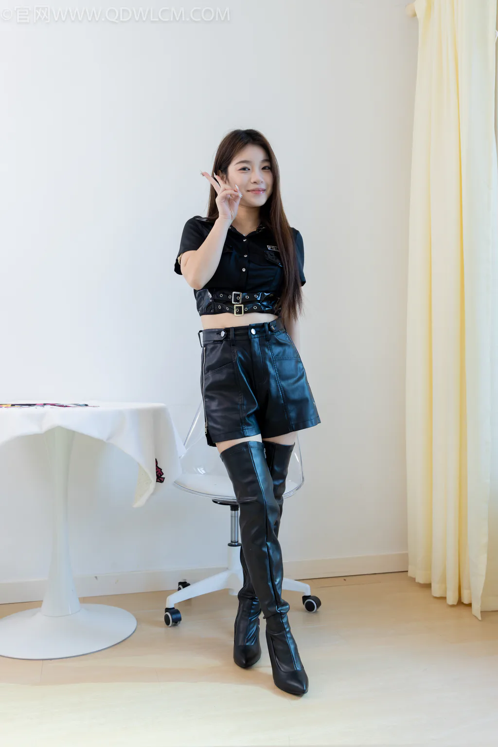 勿恋传媒 NO.2621 闪闪-高跟长靴、皮鞋、白棉袜、白船袜、裸足[217P/1V/7.52GB]插图1