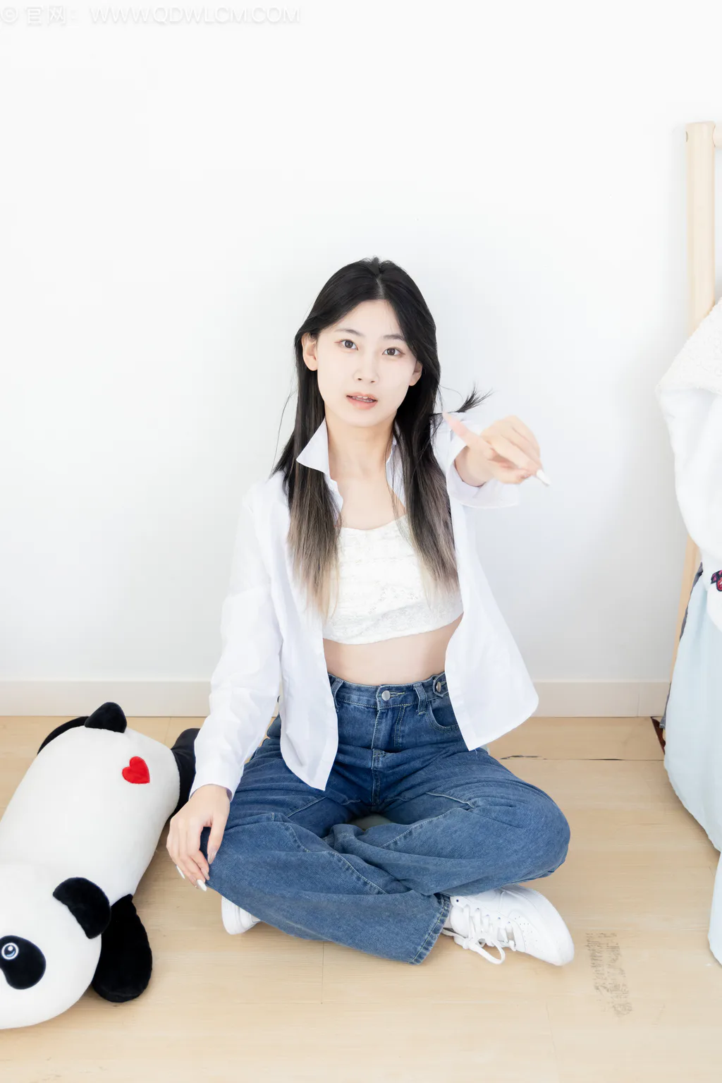 勿恋传媒 NO.2604 贝壳-板鞋、纯白高筒棉袜、裸足[155P/1V/4.18GB]插图1