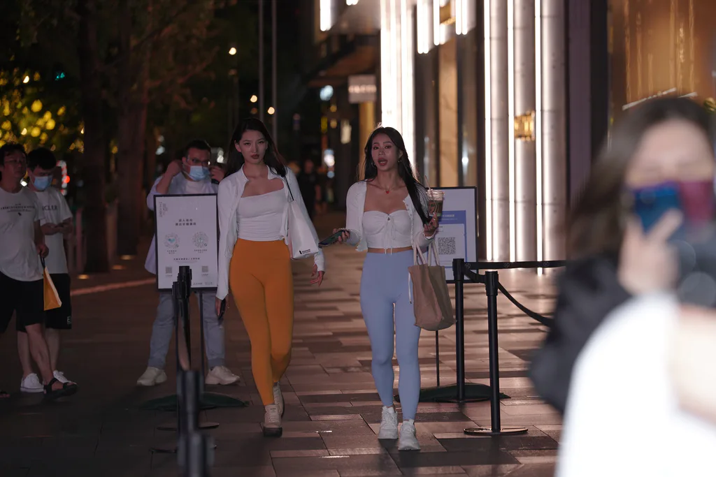 精选街拍作品 NO.6618 活力瑜伽姐妹[70P/120MB]插图1