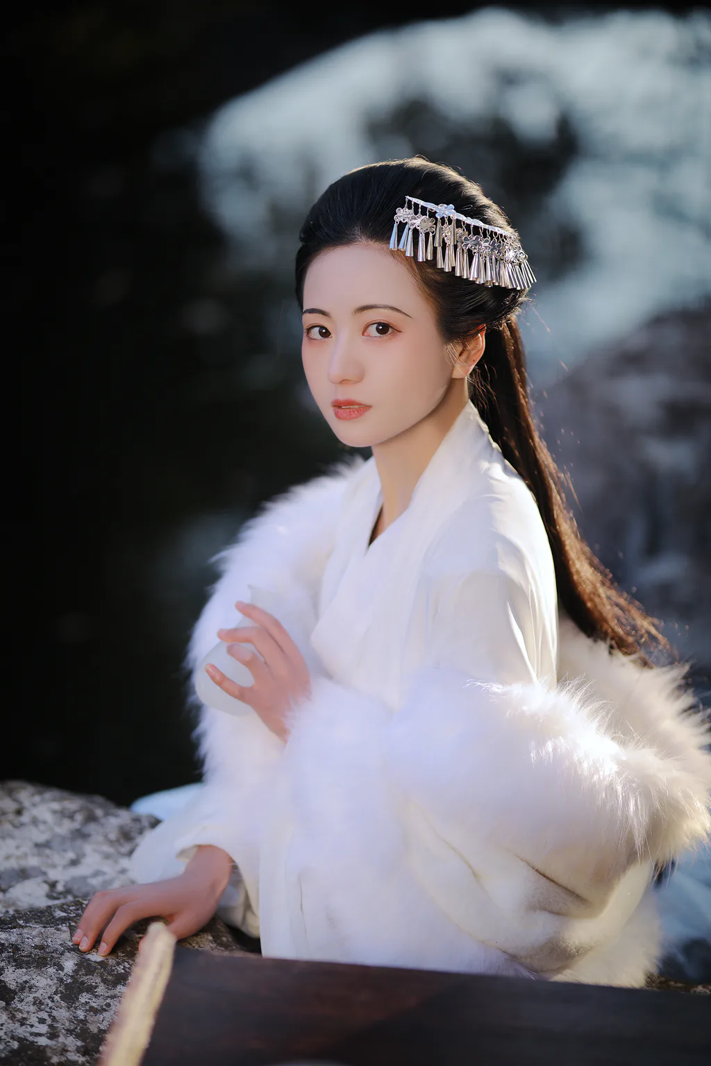 [YITUYU艺图语]2023.02.17 皑如山上雪皎若云间月 瑜瑾[24+1P/439MB]插图1