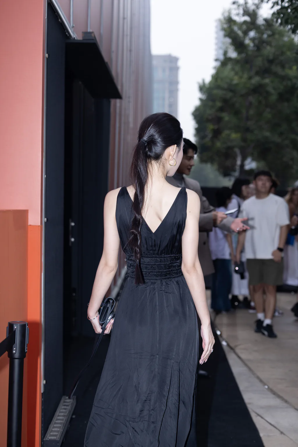 精选街拍作品 NO.6604 小露娜姓感深V美胸[122P/167MB]插图2