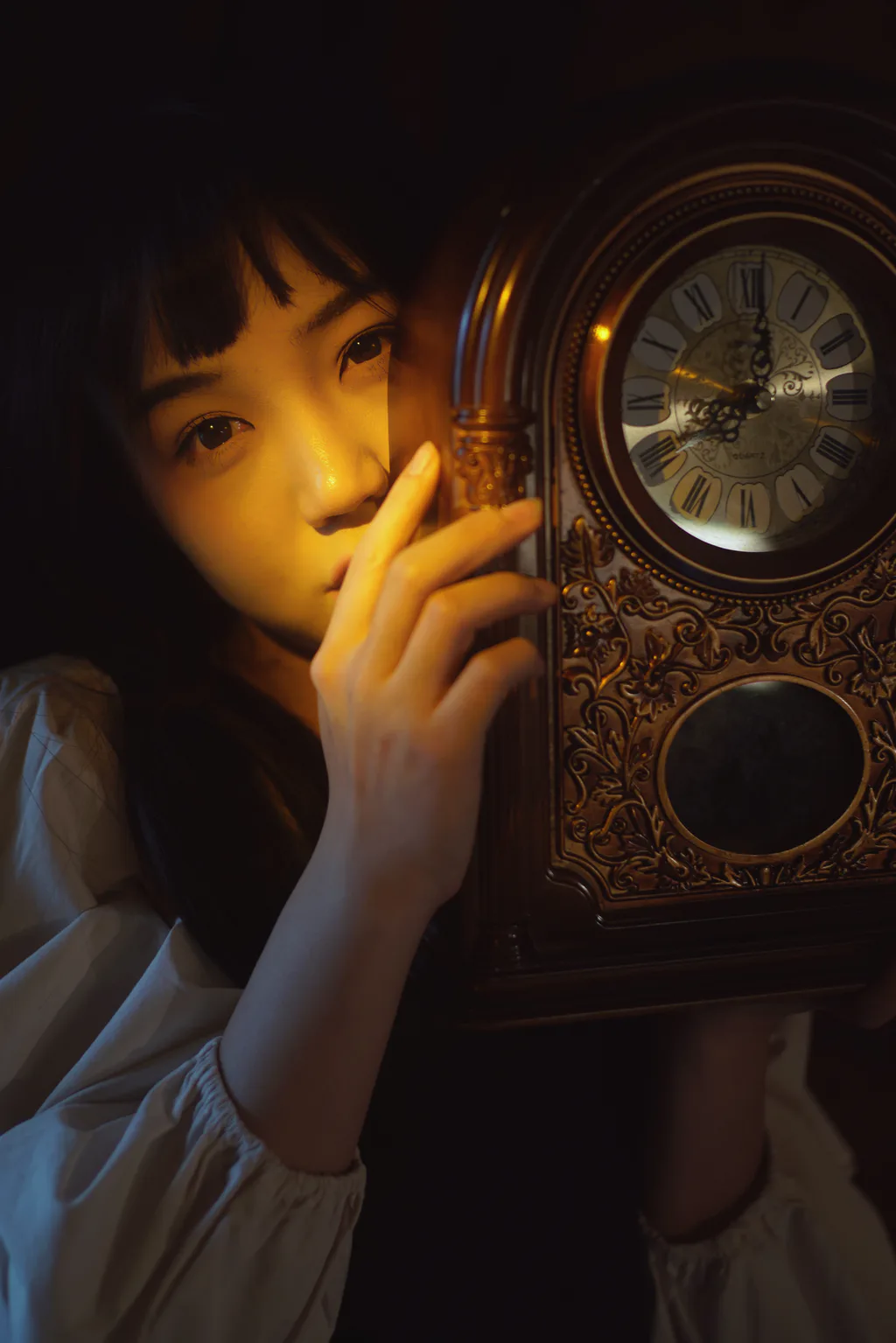 [YITUYU艺图语]2023.02.24 黄昏的时钟 树树[21+1P/245MB]插图1